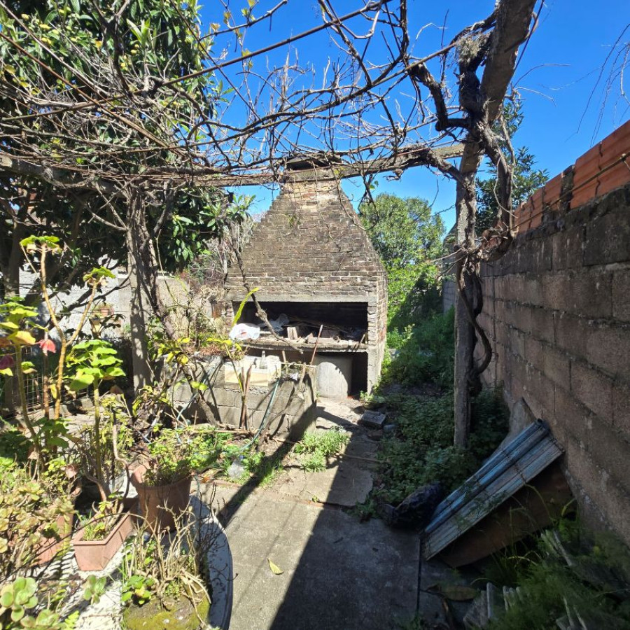 Casa ID.254 - Venta casa, 2 dormitorios,  garaje y fondo, Paso de las Duranas.