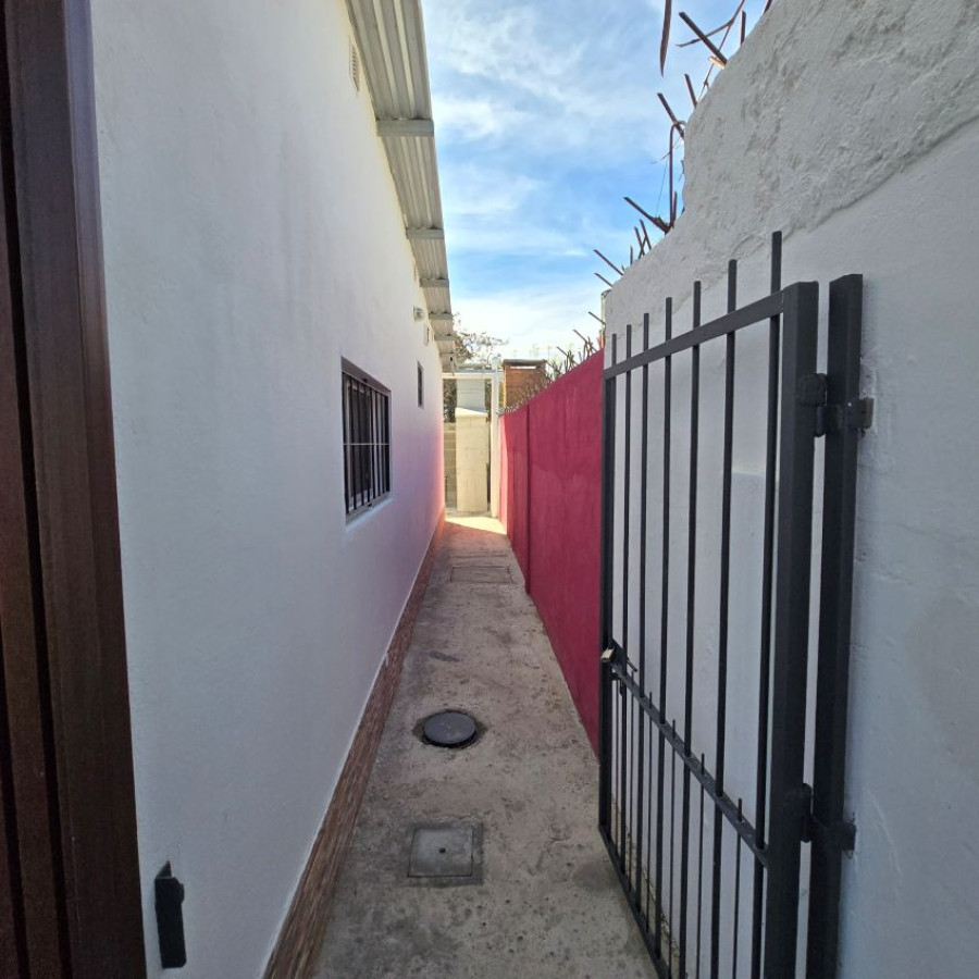 Casa ID.213 - Alquiler casa 1 dormitorio, cochera con patio a estrenar, Ciudad de la Costa, Canelones.
