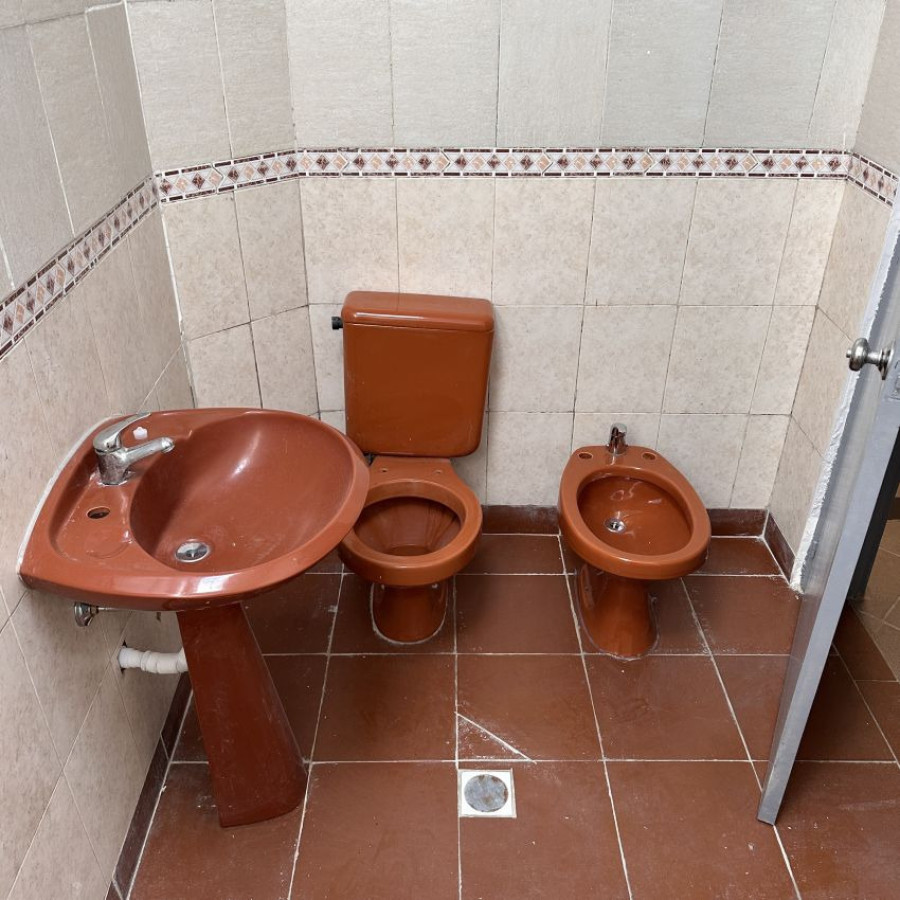 Casa ID.265 - Alquiler casa, 1 dormitorio, Pérez Castellanos, con garaje.