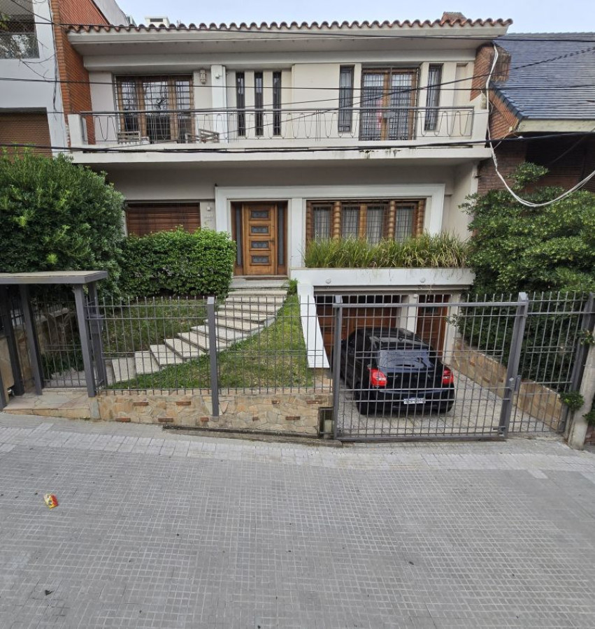 Casa ID.173 - Alquiler casa en Punta Carretas 3 a 4 dormitorios, 4 baños, garaje y barbacoa.