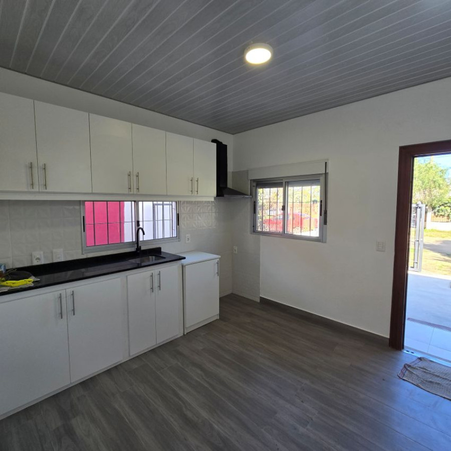 Casa ID.213 - Alquiler casa 1 dormitorio, cochera con patio a estrenar, Ciudad de la Costa, Canelones.