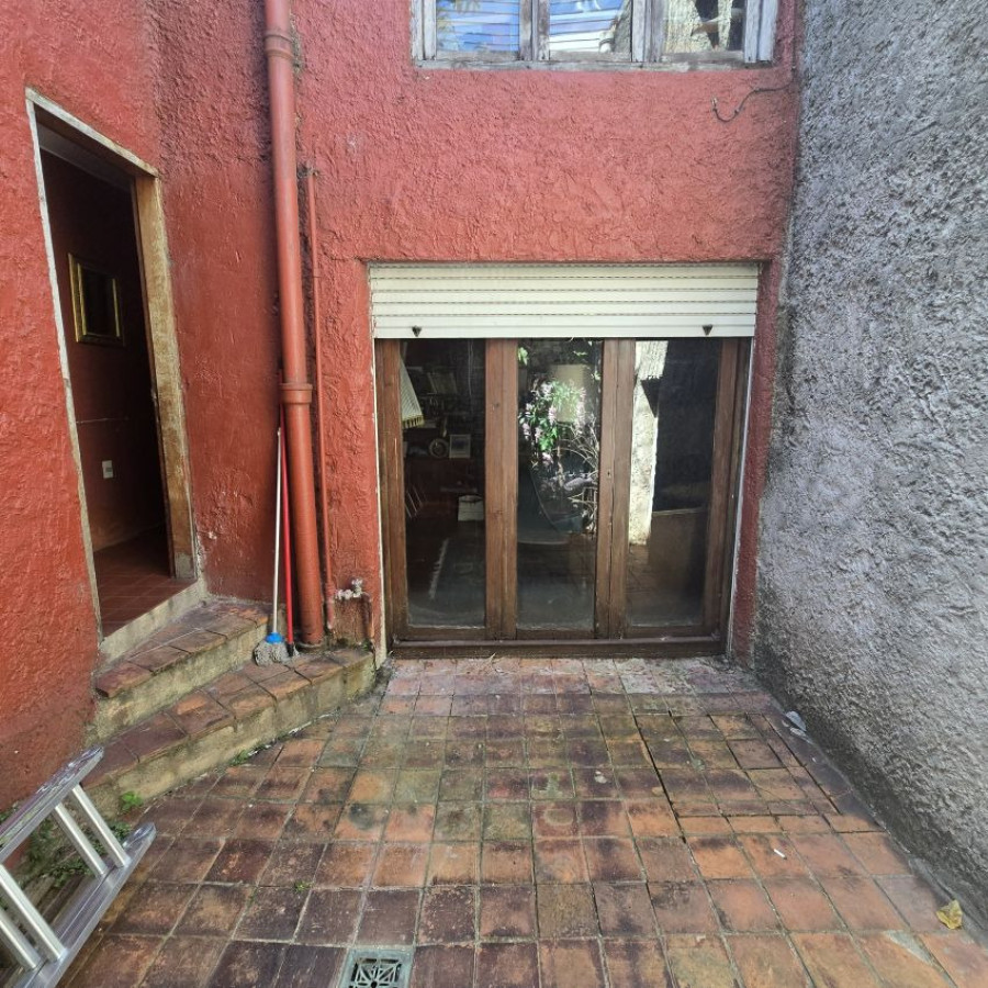 Casa ID.163 - Venta casa Parque Batlle a reciclar 3 dormitorios, 3 baños, fondo, garaje.