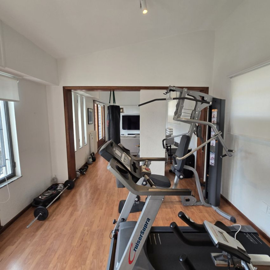 Casa ID.173 - Alquiler casa en Punta Carretas 3 a 4 dormitorios, 4 baños, garaje y barbacoa.