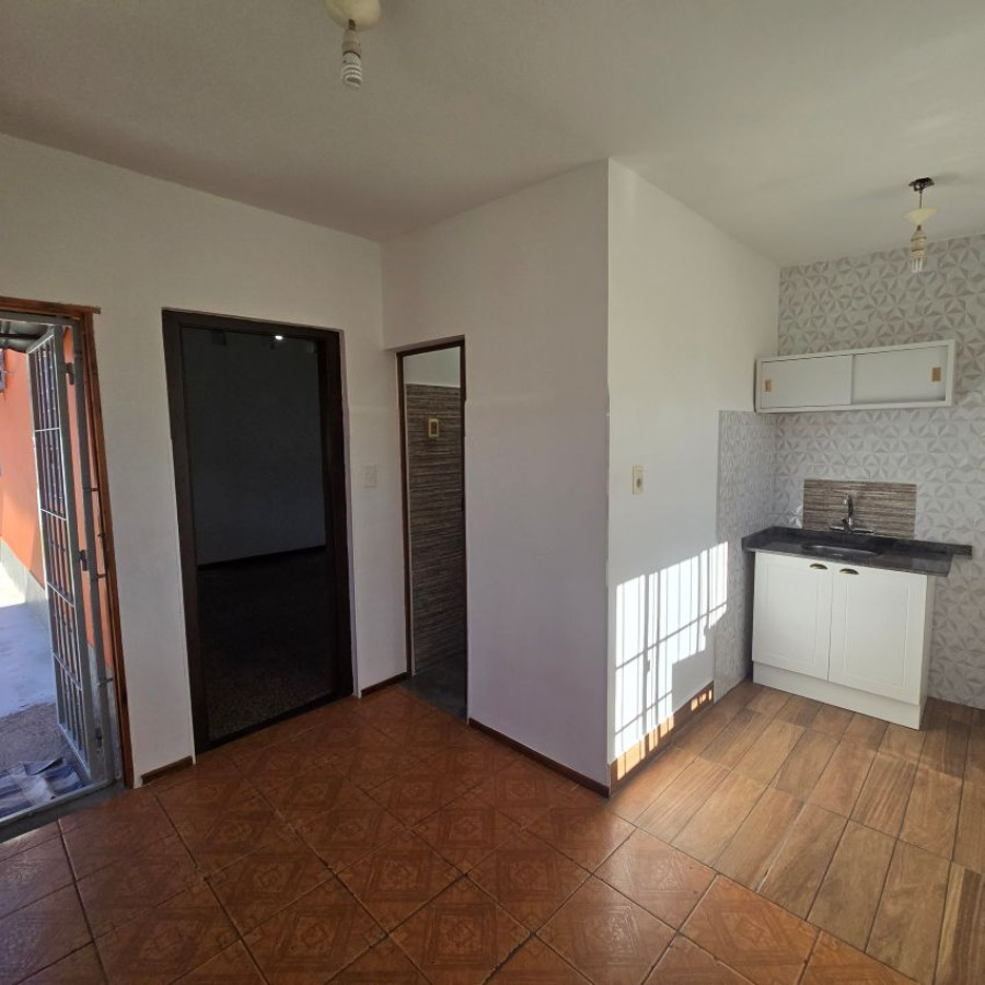 Casa ID.66 - Alquiler casa en Ituzaingó 2 dormitorios con fondo y cochera