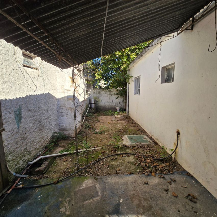 Casa ID.76 - Alquiler casa en Las Piedras 2 dormitorios y cochera.