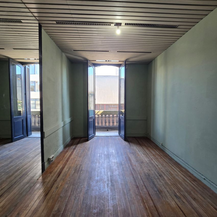 Casa ID.260 - Alquiler casa planta alta 5 dormitorios o más, 2 baños, azotea de uso exclusivo, Centro.