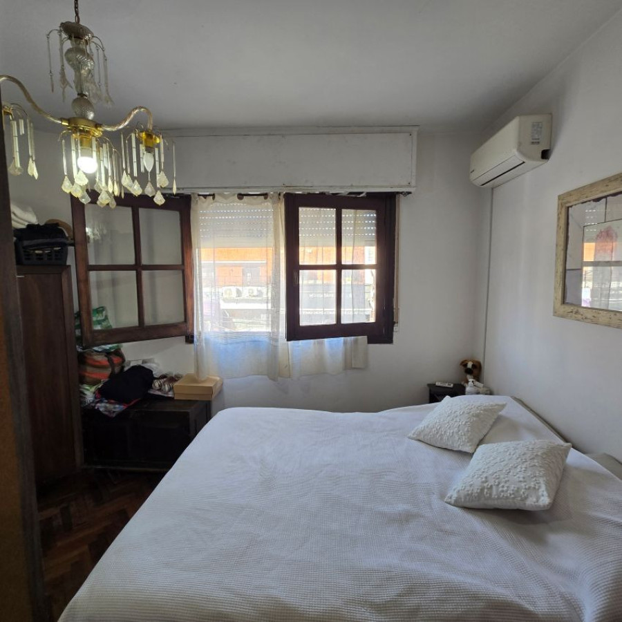 Casa ID.181 - Venta casa Malvin 2 dormitorios con barbacoa y garaje.