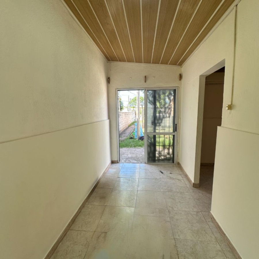 Venta casa en Malvin Norte 1 dormitorio con patio.