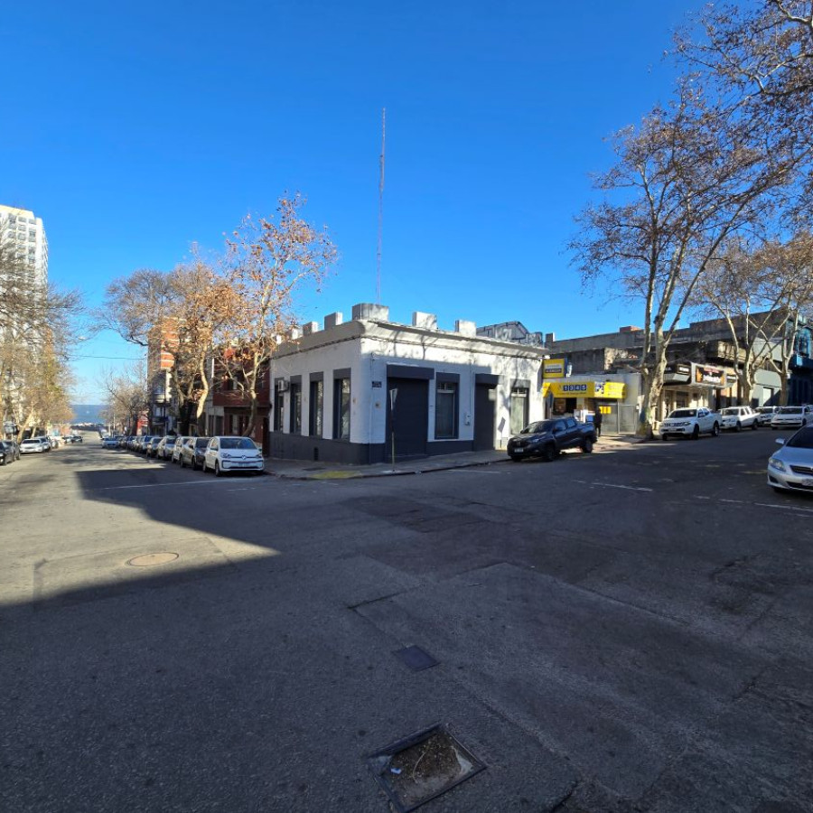 Local Comercial ID.88 - Alquiler local comercial en Barrio Sur a 2 cuadras de la Rambla.