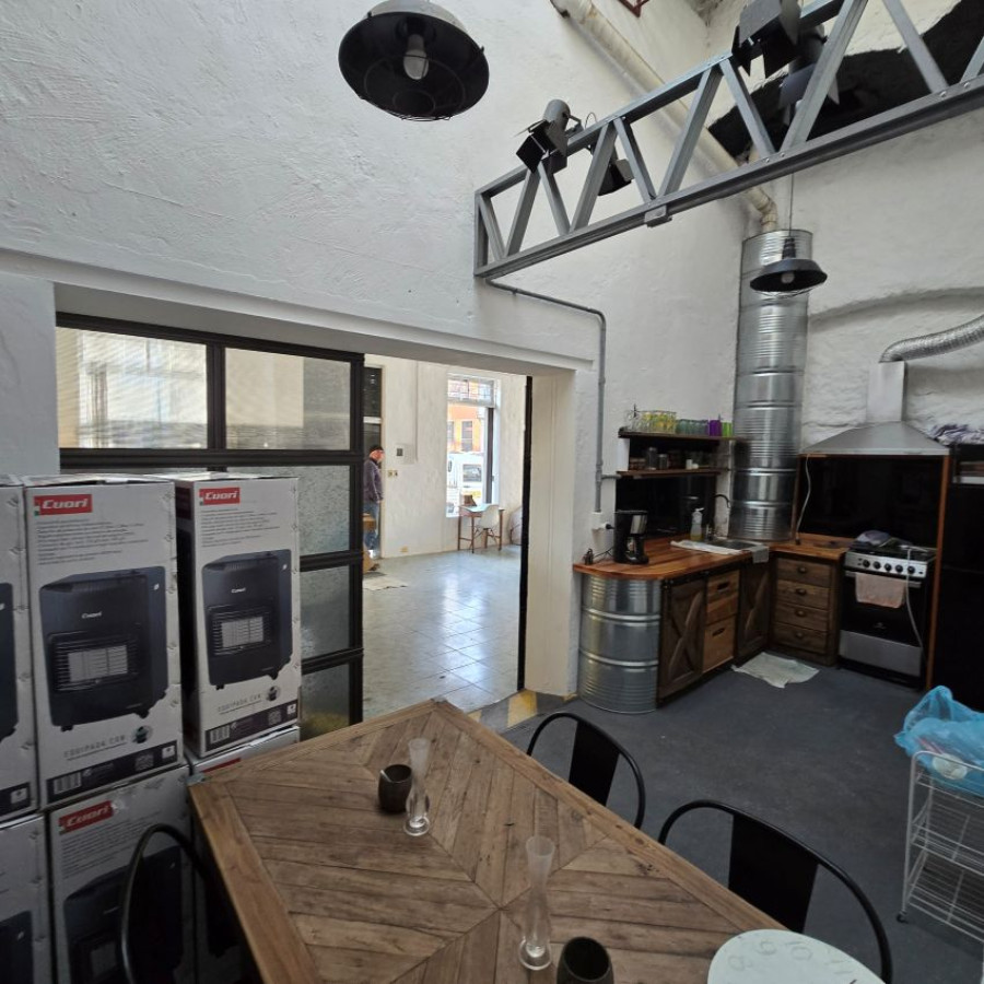 Local Comercial ID.88 - Alquiler local comercial en Barrio Sur a 2 cuadras de la Rambla.