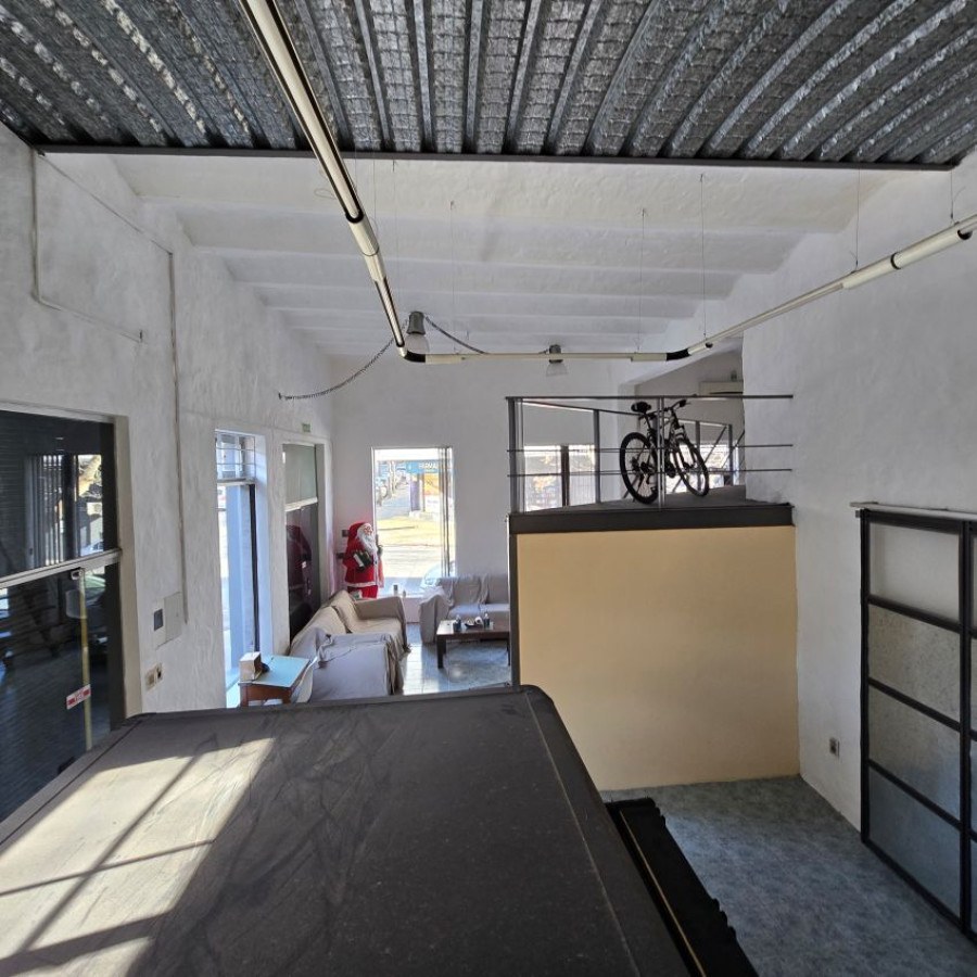 Local Comercial ID.88 - Alquiler local comercial en Barrio Sur a 2 cuadras de la Rambla.