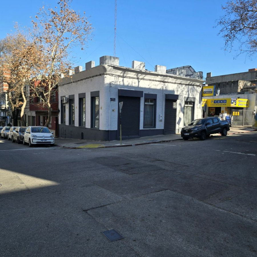 Local Comercial ID.88 - Alquiler local comercial en Barrio Sur a 2 cuadras de la Rambla.