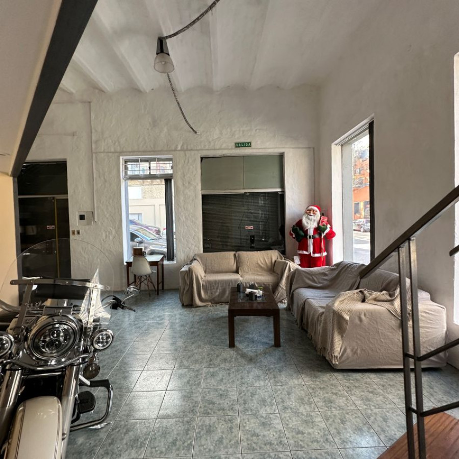 Local Comercial ID.88 - Alquiler local comercial en Barrio Sur a 2 cuadras de la Rambla.
