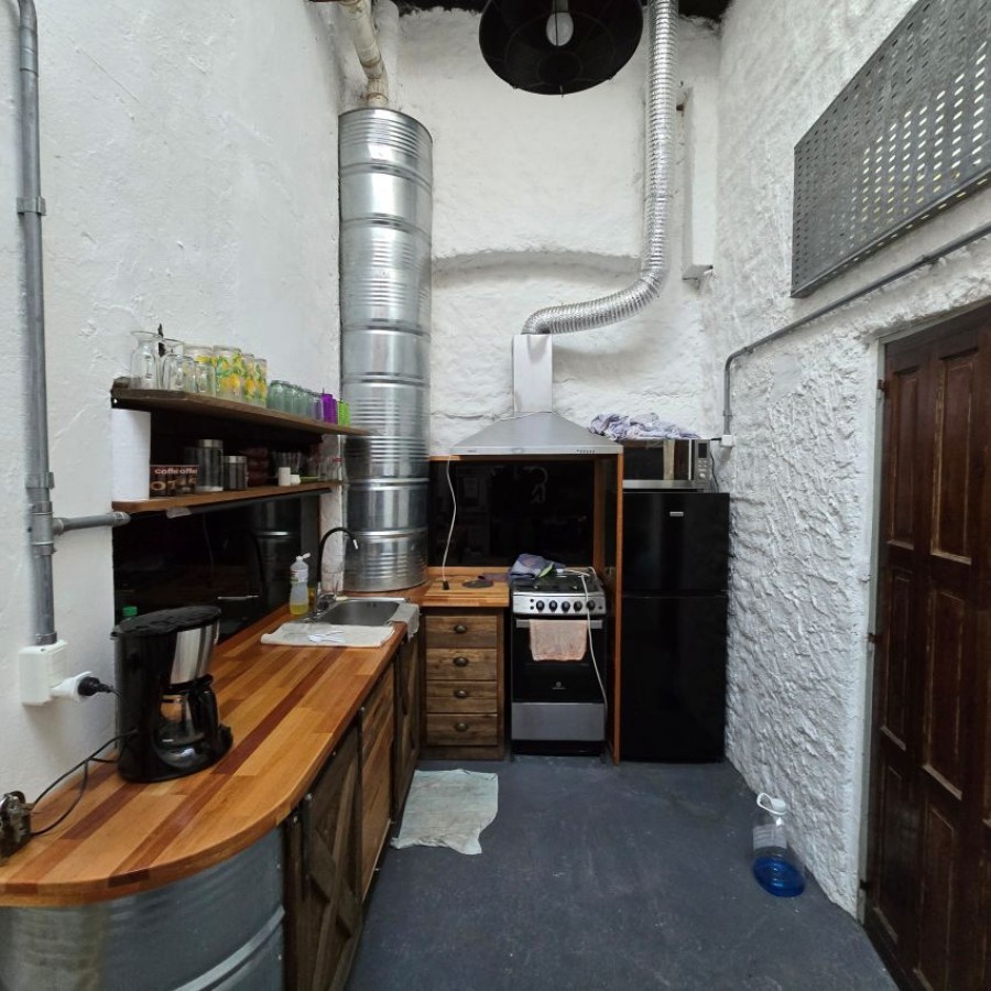 Local Comercial ID.88 - Alquiler local comercial en Barrio Sur a 2 cuadras de la Rambla.