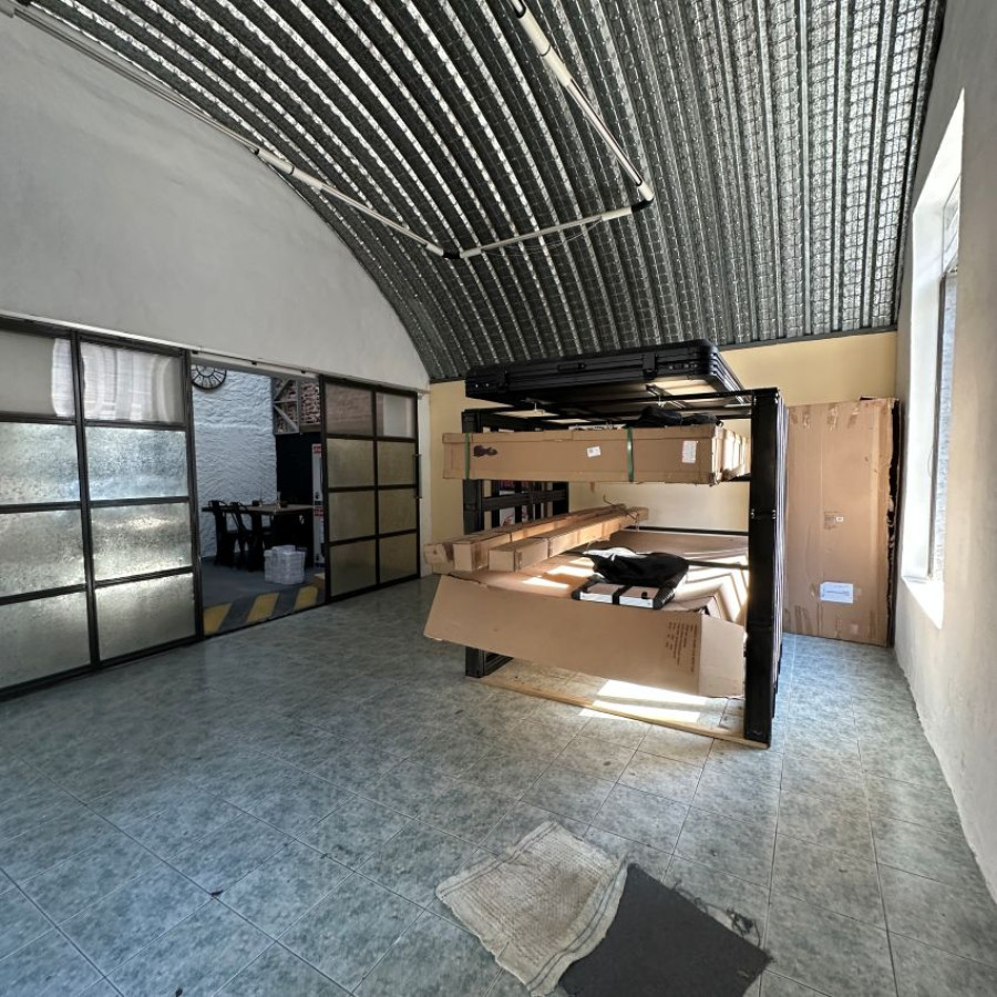 Local Comercial ID.88 - Alquiler local comercial en Barrio Sur a 2 cuadras de la Rambla.