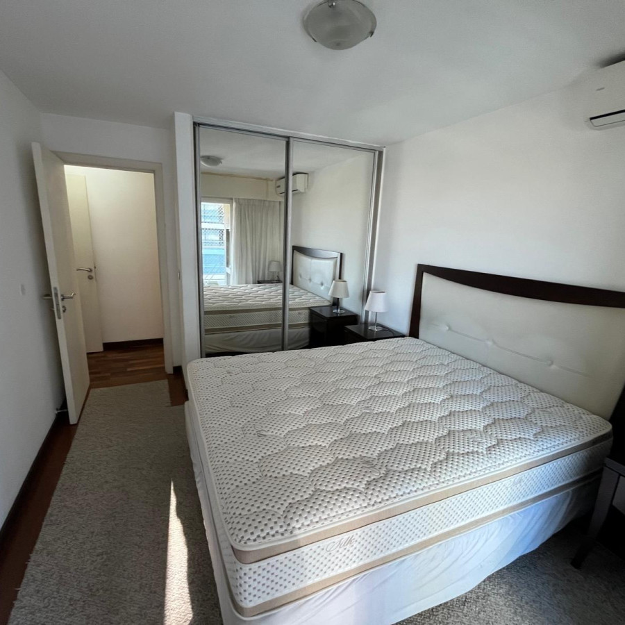 Apartamento ID.73 - Alquiler Exclusivo apartamento amueblado en Buceo 1 dormitorio piso 10 con garaje en edificio Diamantis Plaza.