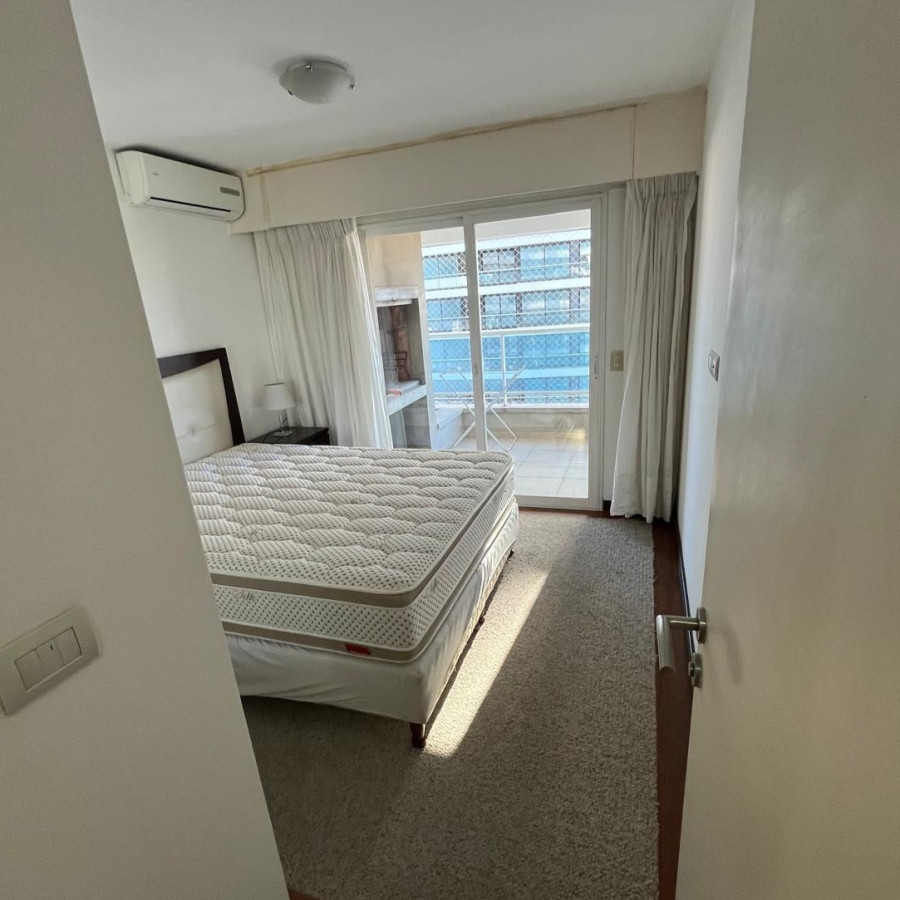 Apartamento ID.73 - Alquiler Exclusivo apartamento amueblado en Buceo 1 dormitorio piso 10 con garaje en edificio Diamantis Plaza.