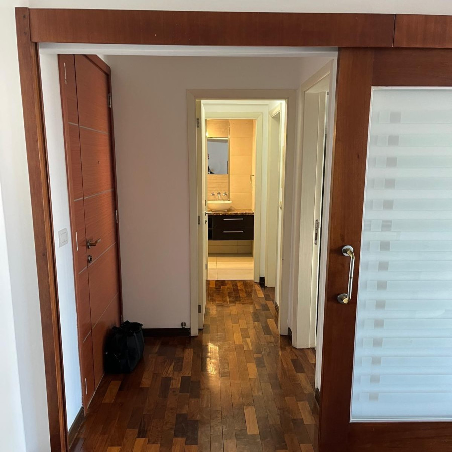 Apartamento ID.73 - Alquiler Exclusivo apartamento amueblado en Buceo 1 dormitorio piso 10 con garaje en edificio Diamantis Plaza.