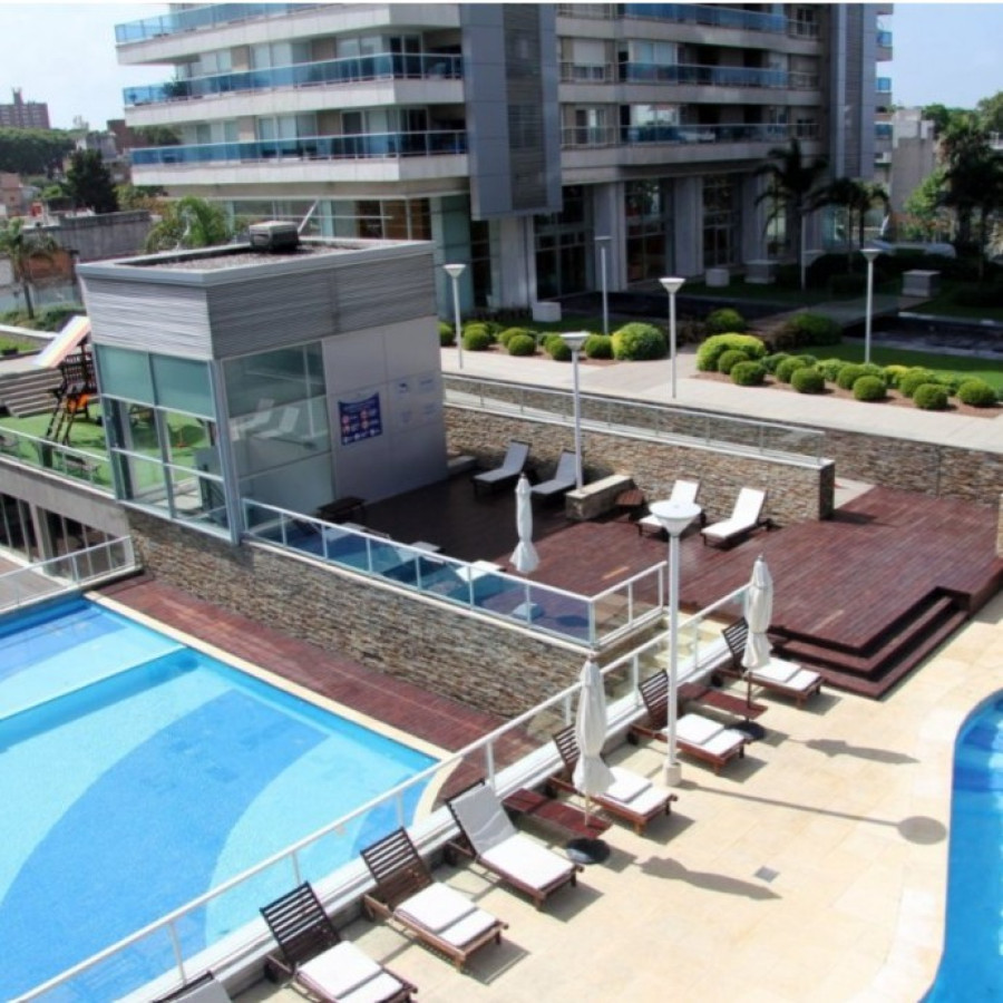 Apartamento ID.73 - Alquiler Exclusivo apartamento amueblado en Buceo 1 dormitorio piso 10 con garaje en edificio Diamantis Plaza.