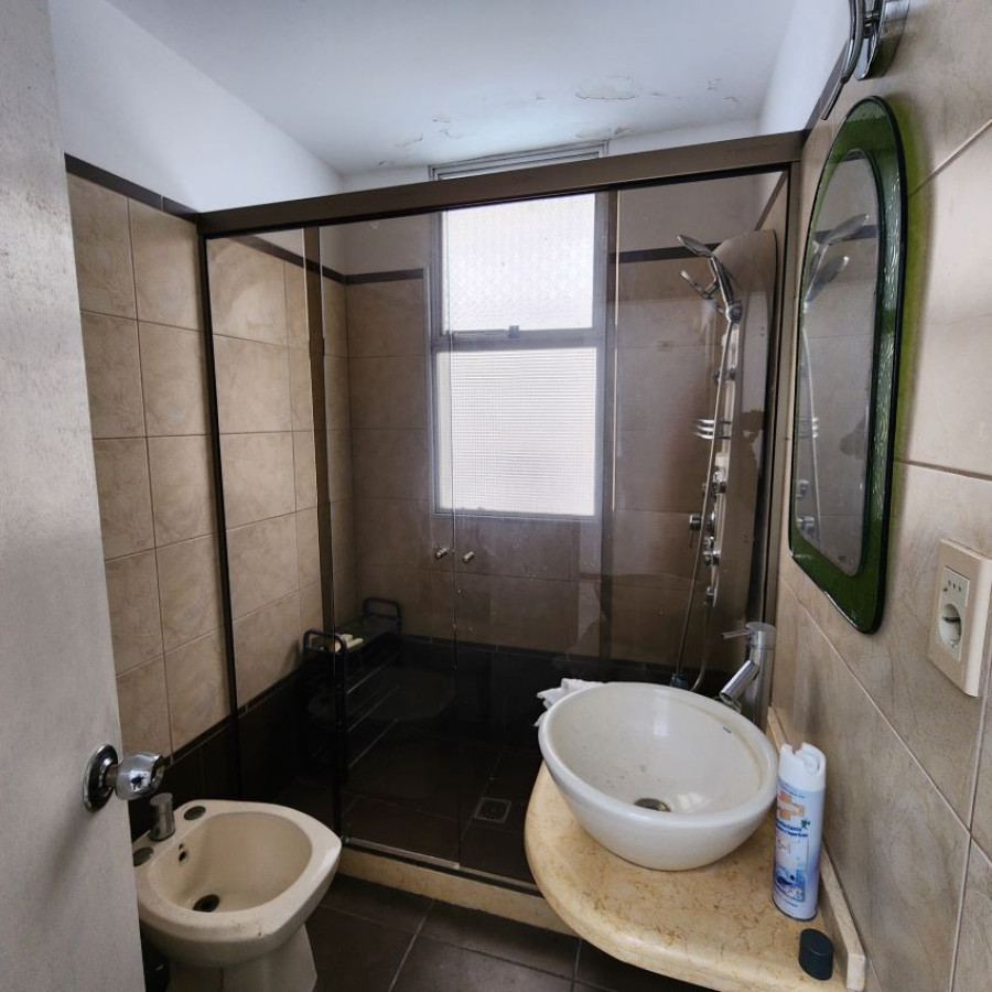 Oficina ID.21 - Venta En Maroñas Local Comercial Con Apartamentos. 