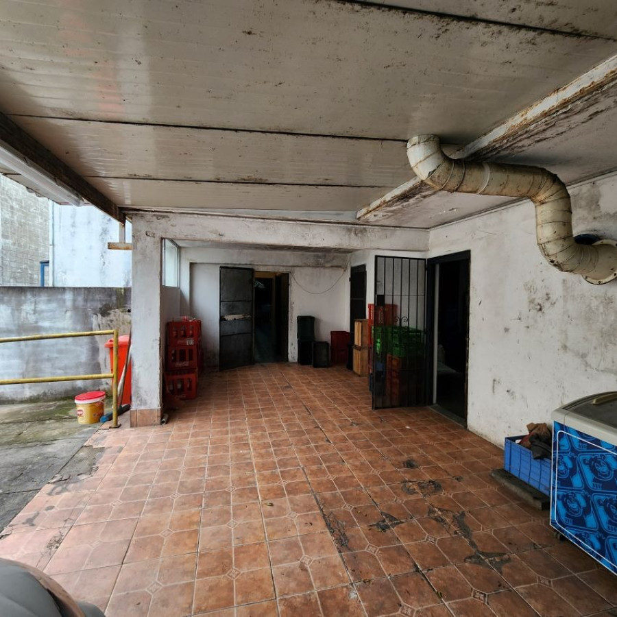 Oficina ID.21 - Venta En Maroñas Local Comercial Con Apartamentos. 