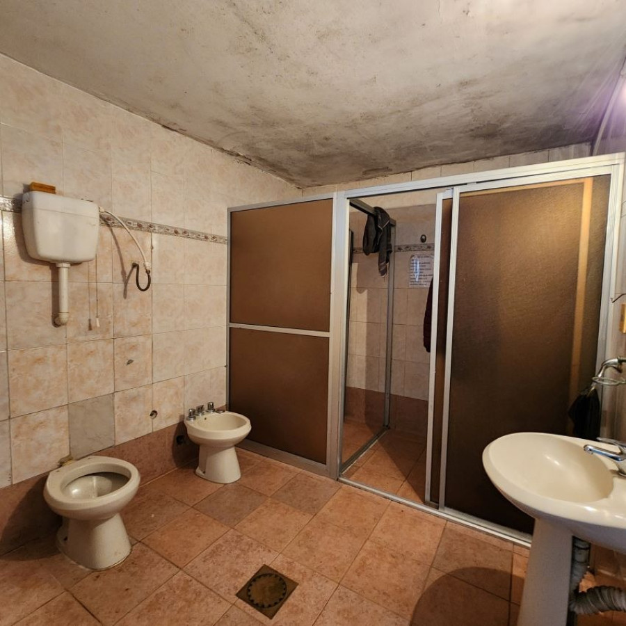 Oficina ID.21 - Venta En Maroñas Local Comercial Con Apartamentos. 