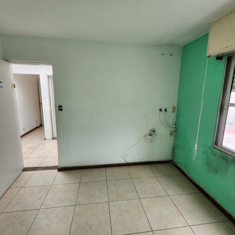Oficina ID.21 - Venta En Maroñas Local Comercial Con Apartamentos. 