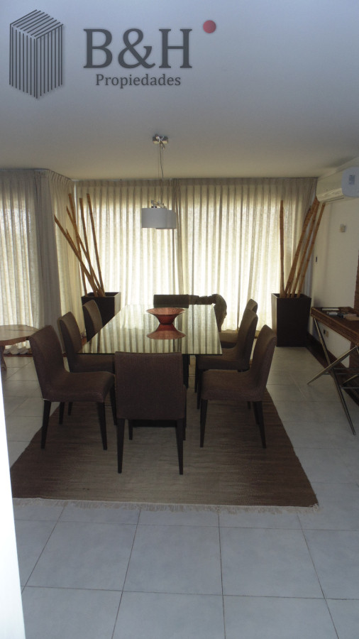Apartamento ID.4695 - APARTAMENTO EN PUERTO DE PUNTA DEL ESTE DE 3 DORMITORIOS EN SUITE,  DEP. SERV,   BAÑOS