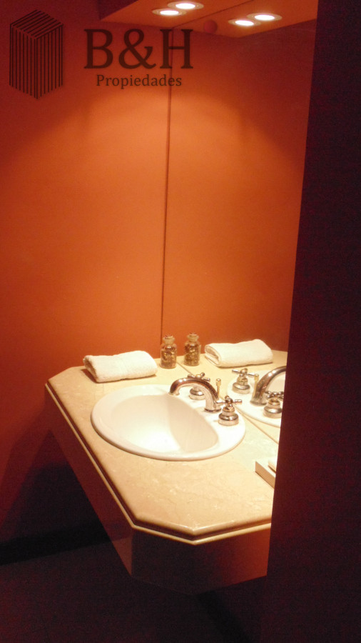 Apartamento ID.4695 - APARTAMENTO EN PUERTO DE PUNTA DEL ESTE DE 3 DORMITORIOS EN SUITE,  DEP. SERV,   BAÑOS