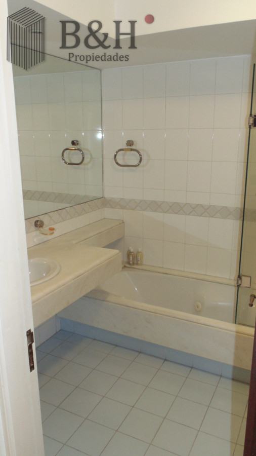 Apartamento ID.4695 - APARTAMENTO EN PUERTO DE PUNTA DEL ESTE DE 3 DORMITORIOS EN SUITE,  DEP. SERV,   BAÑOS