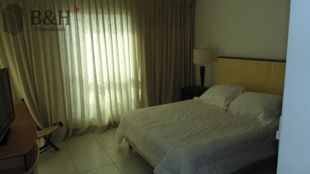 Apartamento ID.4695 - APARTAMENTO EN PUERTO DE PUNTA DEL ESTE DE 3 DORMITORIOS EN SUITE,  DEP. SERV,   BAÑOS