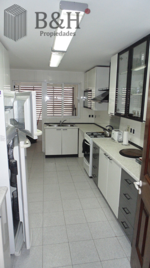 Apartamento ID.4695 - APARTAMENTO EN PUERTO DE PUNTA DEL ESTE DE 3 DORMITORIOS EN SUITE,  DEP. SERV,   BAÑOS