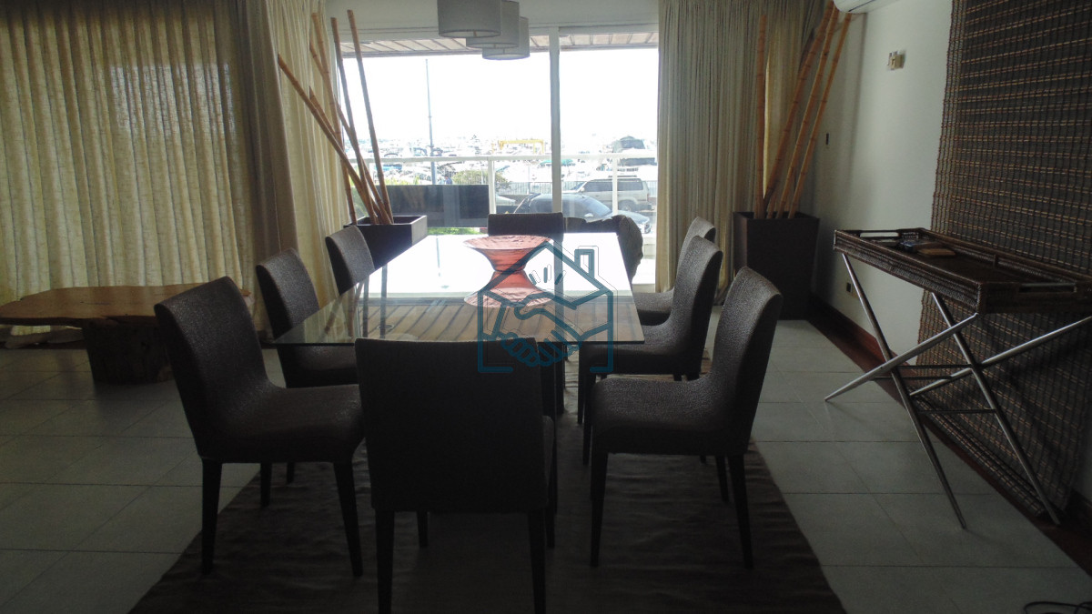 Apartamento ID.1392/APARTAMENTO-EN-PUERTO-DE-PUNTA-DEL-ESTE-DE-3-DORMITORIOS-EN-SUITE,--DEP.-SERV,---BAÑOS - APARTAMENTO EN PUERTO DE PUNTA DEL ESTE DE 3 DORMITORIOS EN SUITE,  DEP. SERV,   BAÑOS