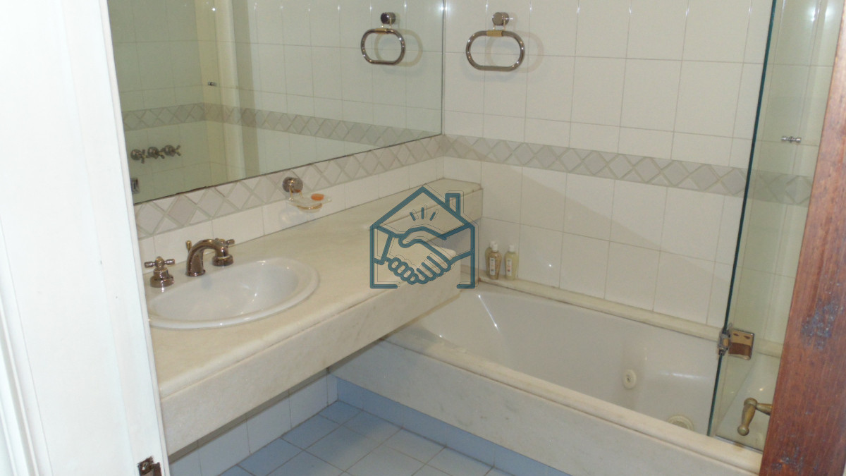 Apartamento ID.1392/APARTAMENTO-EN-PUERTO-DE-PUNTA-DEL-ESTE-DE-3-DORMITORIOS-EN-SUITE,--DEP.-SERV,---BAÑOS - APARTAMENTO EN PUERTO DE PUNTA DEL ESTE DE 3 DORMITORIOS EN SUITE,  DEP. SERV,   BAÑOS