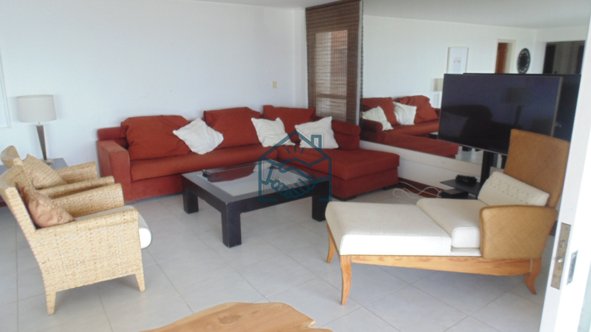 Apartamento ID.1392/APARTAMENTO-EN-PUERTO-DE-PUNTA-DEL-ESTE-DE-3-DORMITORIOS-EN-SUITE,--DEP.-SERV,---BAÑOS - APARTAMENTO EN PUERTO DE PUNTA DEL ESTE DE 3 DORMITORIOS EN SUITE,  DEP. SERV,   BAÑOS