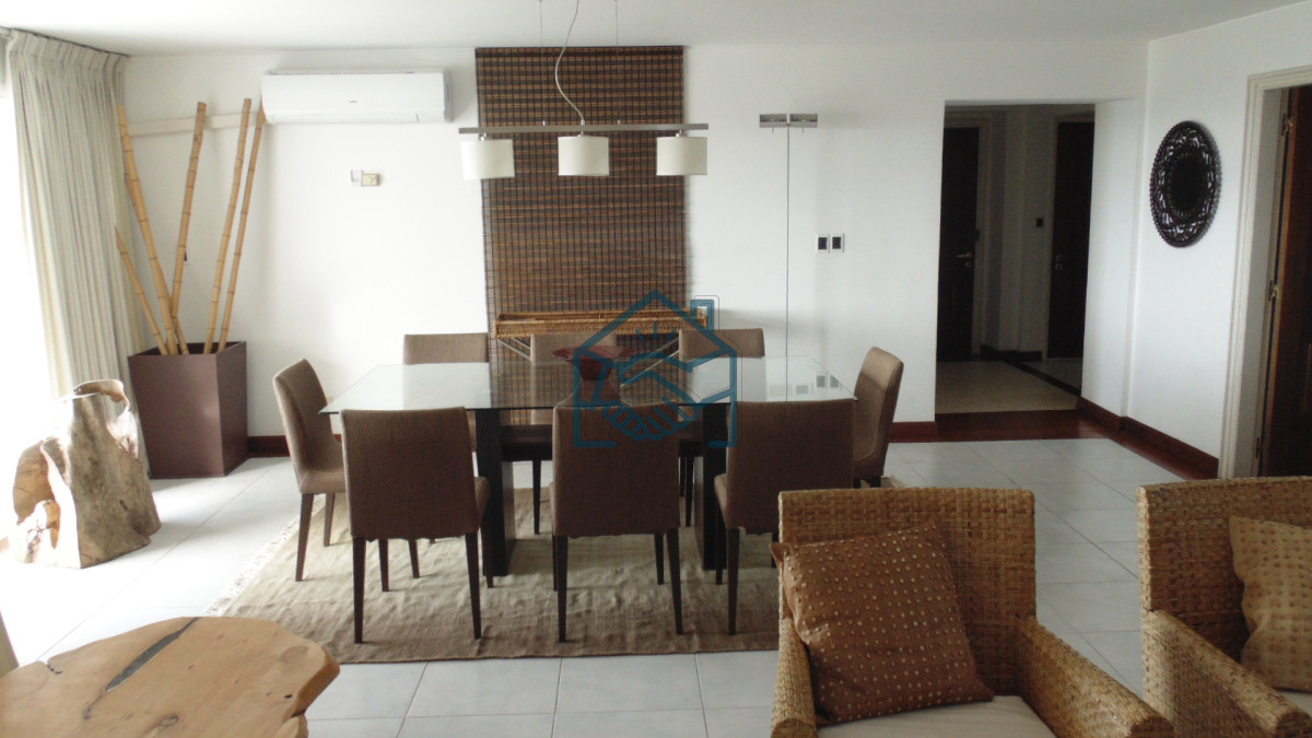 Apartamento ID.1392/APARTAMENTO-EN-PUERTO-DE-PUNTA-DEL-ESTE-DE-3-DORMITORIOS-EN-SUITE,--DEP.-SERV,---BAÑOS - APARTAMENTO EN PUERTO DE PUNTA DEL ESTE DE 3 DORMITORIOS EN SUITE,  DEP. SERV,   BAÑOS