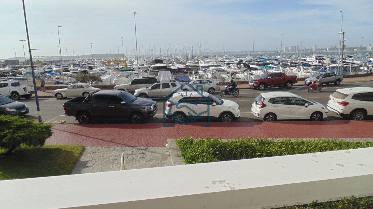 Apartamento ID.1392/APARTAMENTO-EN-PUERTO-DE-PUNTA-DEL-ESTE-DE-3-DORMITORIOS-EN-SUITE,--DEP.-SERV,---BAÑOS - APARTAMENTO EN PUERTO DE PUNTA DEL ESTE DE 3 DORMITORIOS EN SUITE,  DEP. SERV,   BAÑOS