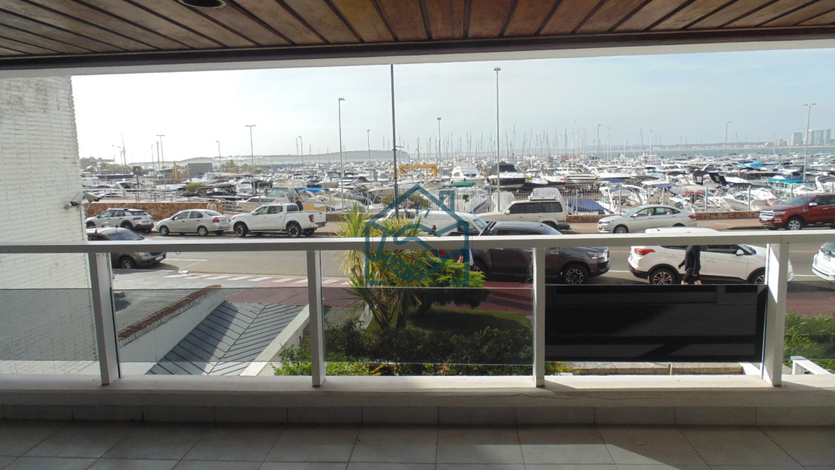 Apartamento ID.1392/APARTAMENTO-EN-PUERTO-DE-PUNTA-DEL-ESTE-DE-3-DORMITORIOS-EN-SUITE,--DEP.-SERV,---BAÑOS - APARTAMENTO EN PUERTO DE PUNTA DEL ESTE DE 3 DORMITORIOS EN SUITE,  DEP. SERV,   BAÑOS