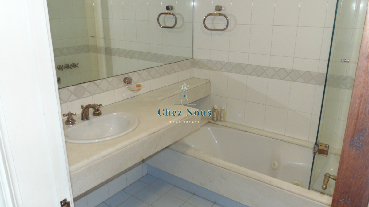 Apartamento ID.1287 - APARTAMENTO EN PUERTO DE PUNTA DEL ESTE DE 3 DORMITORIOS EN SUITE,  DEP. SERV,   BAÑOS
