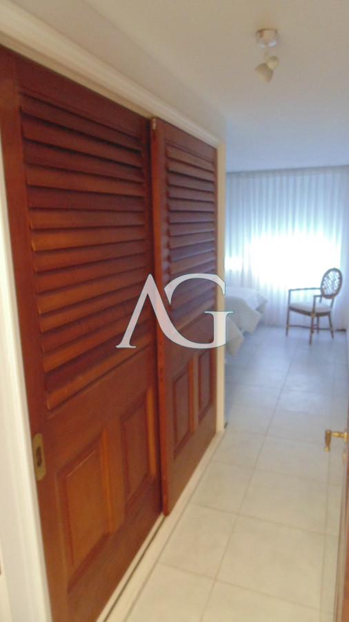 Apartamento ID.37 - APARTAMENTO EN PUERTO DE PUNTA DEL ESTE DE 3 DORMITORIOS EN SUITE,  DEP. SERV,   BAÑOS