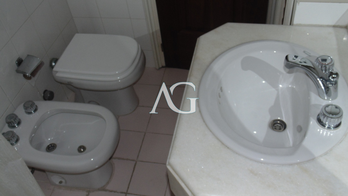 Apartamento ID.37 - APARTAMENTO EN PUERTO DE PUNTA DEL ESTE DE 3 DORMITORIOS EN SUITE,  DEP. SERV,   BAÑOS