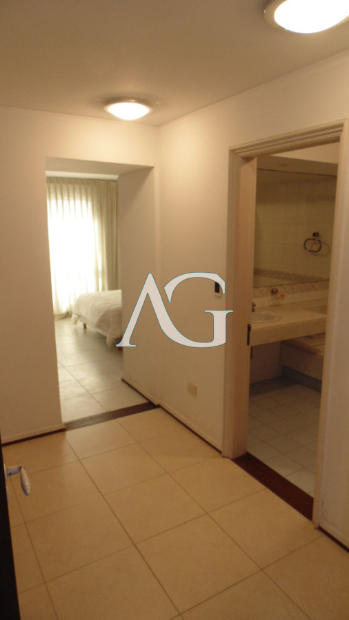 Apartamento ID.37 - APARTAMENTO EN PUERTO DE PUNTA DEL ESTE DE 3 DORMITORIOS EN SUITE,  DEP. SERV,   BAÑOS