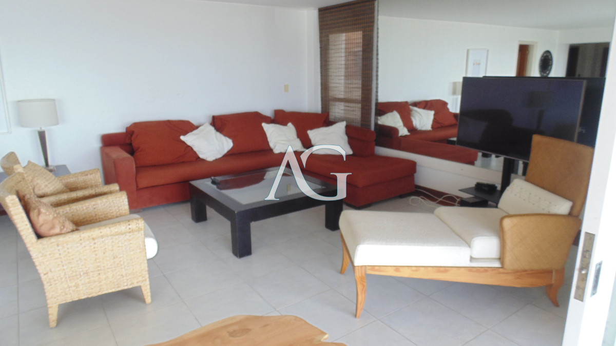 Apartamento ID.37 - APARTAMENTO EN PUERTO DE PUNTA DEL ESTE DE 3 DORMITORIOS EN SUITE,  DEP. SERV,   BAÑOS