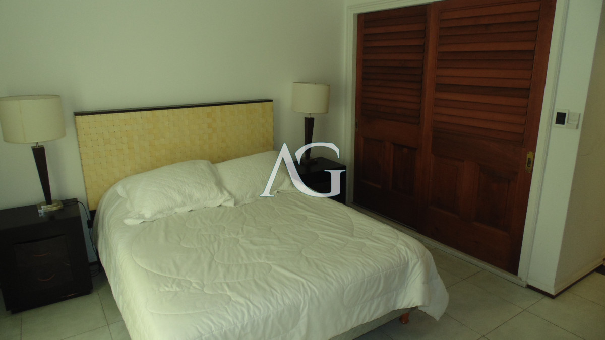 Apartamento ID.37 - APARTAMENTO EN PUERTO DE PUNTA DEL ESTE DE 3 DORMITORIOS EN SUITE,  DEP. SERV,   BAÑOS