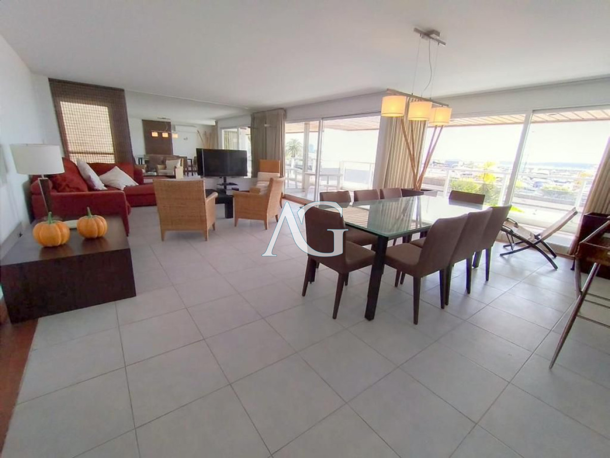 Apartamento ID.37 - APARTAMENTO EN PUERTO DE PUNTA DEL ESTE DE 3 DORMITORIOS EN SUITE,  DEP. SERV,   BAÑOS
