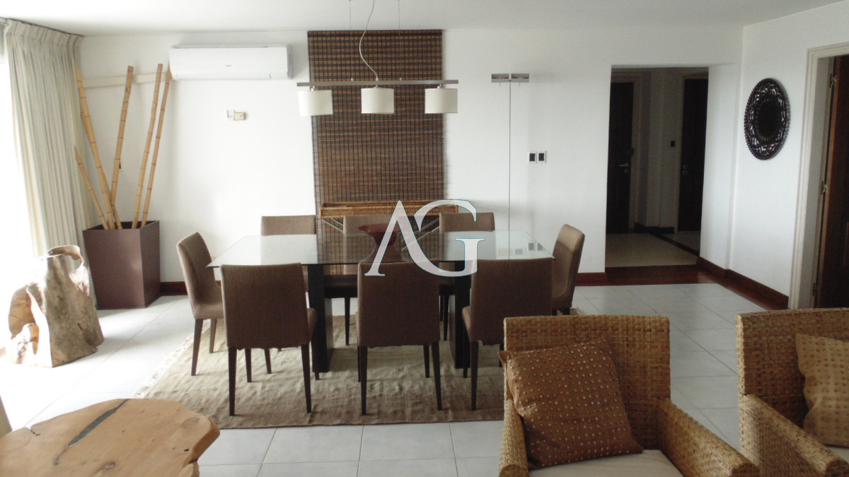 Apartamento ID.37 - APARTAMENTO EN PUERTO DE PUNTA DEL ESTE DE 3 DORMITORIOS EN SUITE,  DEP. SERV,   BAÑOS
