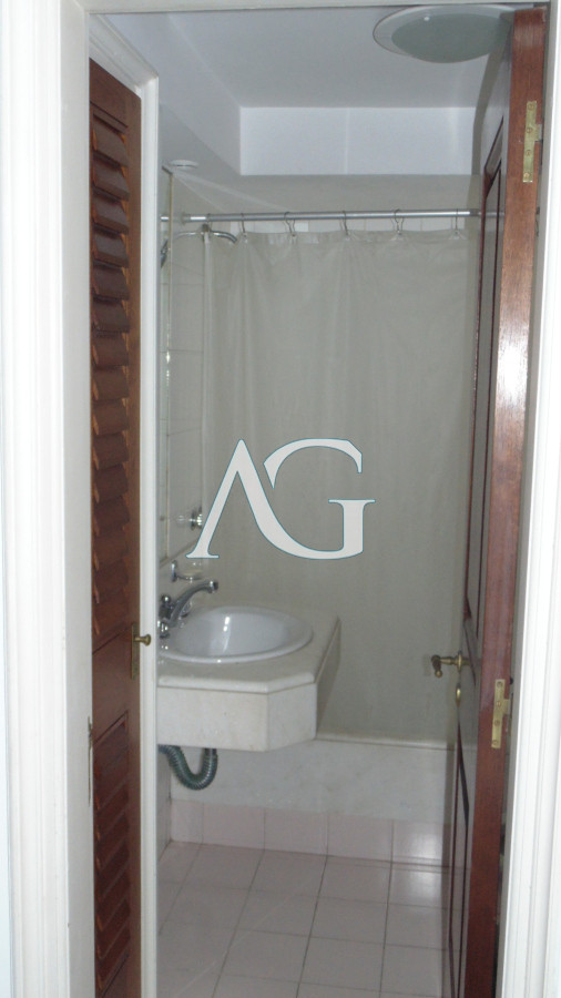 Apartamento ID.37 - APARTAMENTO EN PUERTO DE PUNTA DEL ESTE DE 3 DORMITORIOS EN SUITE,  DEP. SERV,   BAÑOS