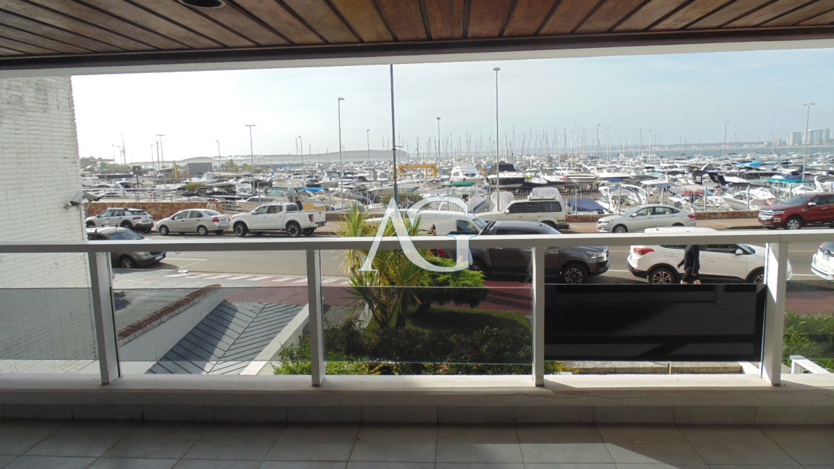 Apartamento ID.37 - APARTAMENTO EN PUERTO DE PUNTA DEL ESTE DE 3 DORMITORIOS EN SUITE,  DEP. SERV,   BAÑOS