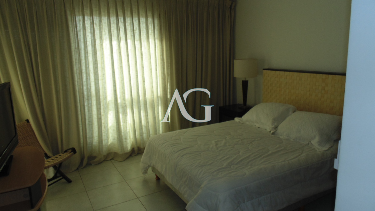 Apartamento ID.37 - APARTAMENTO EN PUERTO DE PUNTA DEL ESTE DE 3 DORMITORIOS EN SUITE,  DEP. SERV,   BAÑOS