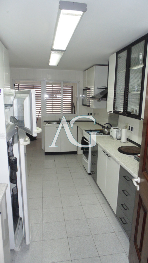 Apartamento ID.37 - APARTAMENTO EN PUERTO DE PUNTA DEL ESTE DE 3 DORMITORIOS EN SUITE,  DEP. SERV,   BAÑOS